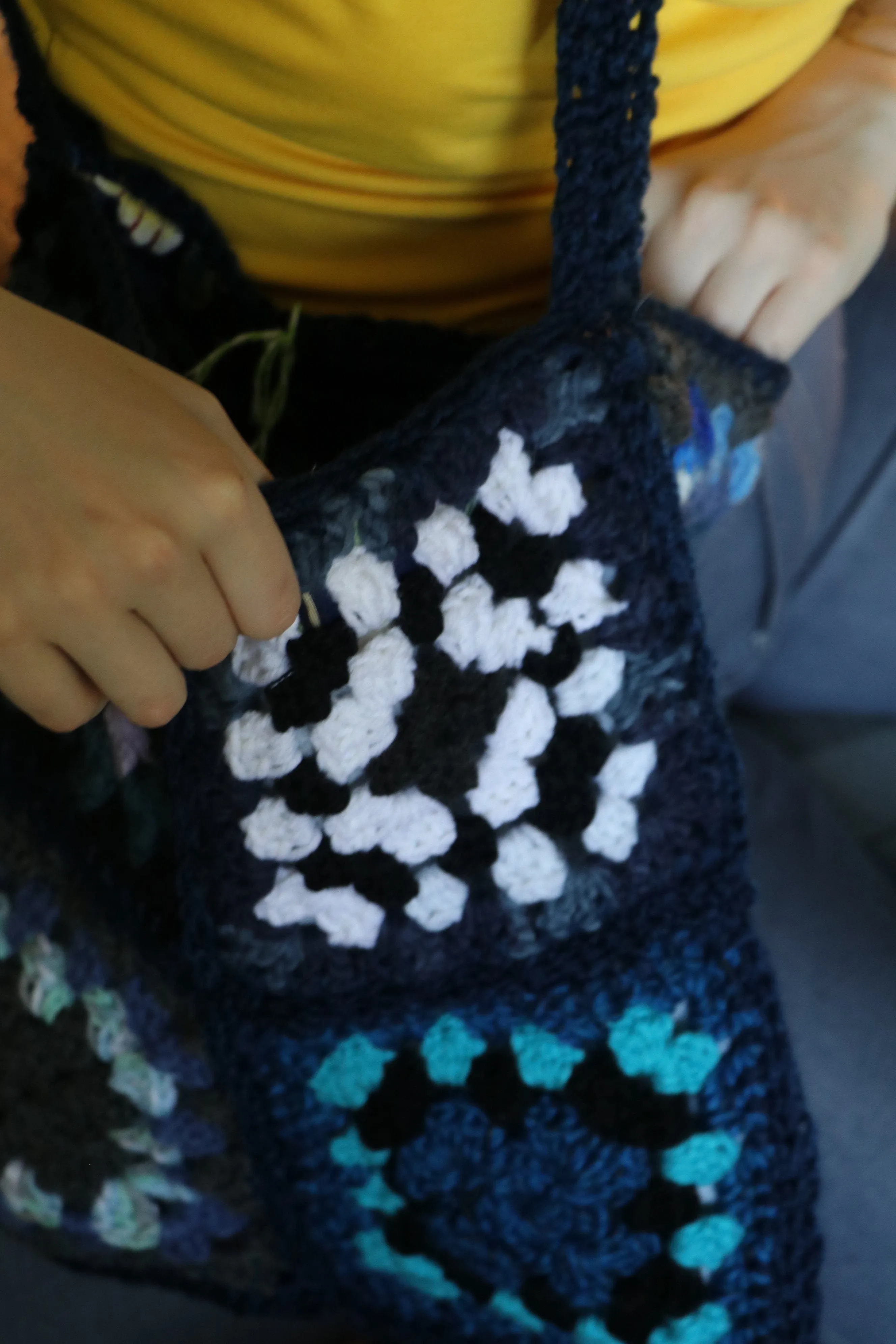 Granny square cross over bag - Carol Meyer Crochet Originals - Blue & White